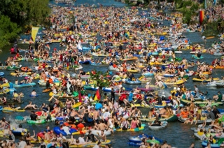 ulmer nabada am schwör-montag auf der donau