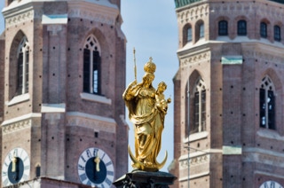 marienstatue auf dem münchner marienplatz
