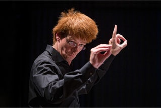 Konzert-Fotograf Ralf Brunner aus Hamburg zeigt seine Aufnahmen von den Donaueschinger Musiktagen, dem wichtigsten Festival für zeitgenössische Tonkunst weltweit. Im Bild der Komponist und Dirigent Enno Poppe.