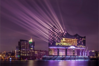 Nächtliche Architekturaufnahme der Elbphilharmonie Hamburg anlässlich der feierlichen Eröffnung