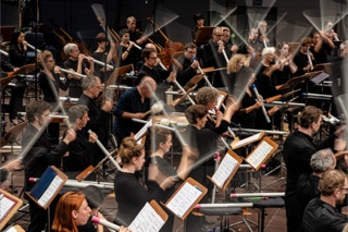 Konzert-Fotograf Ralf Brunner aus Hamburg zeigt seine Aufnahmen von den Donaueschinger Musiktagen, dem wichtigsten Festival für zeitgenössische Tonkunst weltweit.