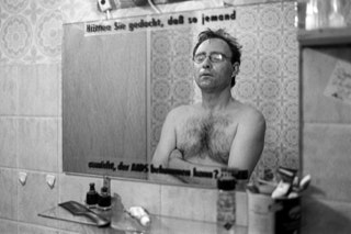 aus der fotoreportage "AIDS – leben mit dem Tod": "hätten sie gedacht, dass so jemand aussieht, der AIDS bekommen kann?" über das leben mit dem sterben