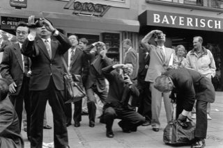 japanische touristen auf dem marienplatz münchen